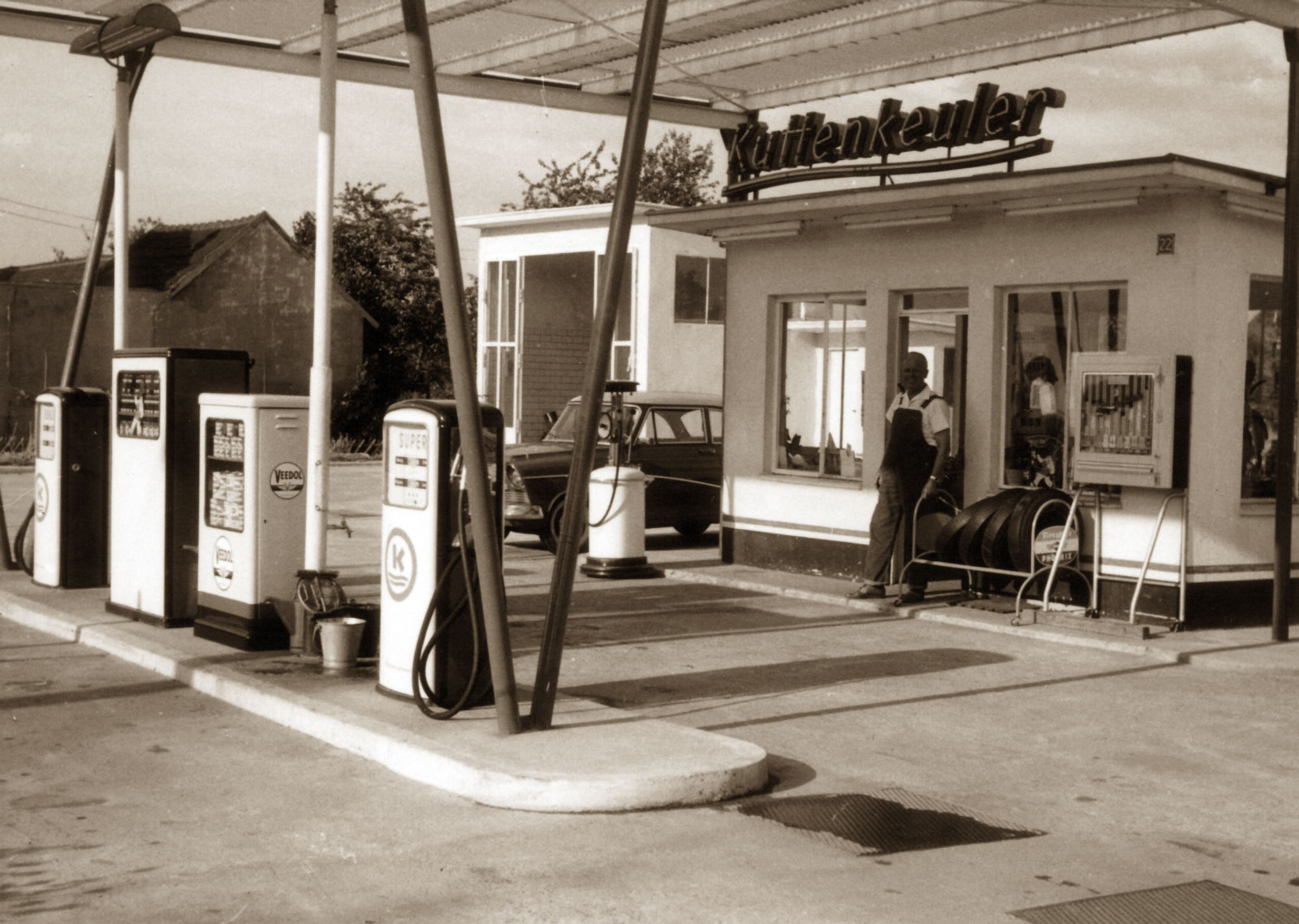 Kuttenkeuler Tankstelle aus früheren Tagen ....
